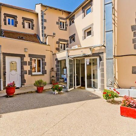 Logis Hotel Restaurant De La Poste Pontgibaud Buitenkant foto