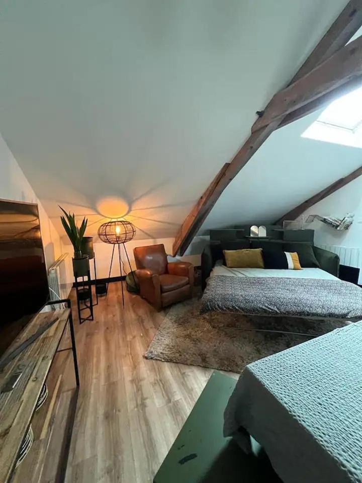 Logis Hotel Restaurant De La Poste Pontgibaud Buitenkant foto