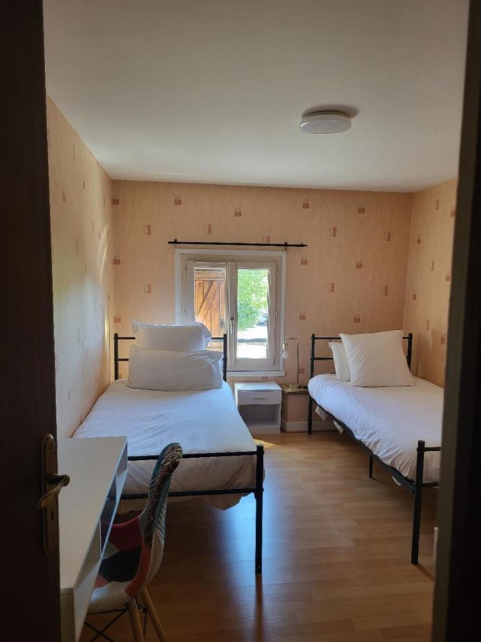 Logis Hotel Restaurant De La Poste Pontgibaud Buitenkant foto