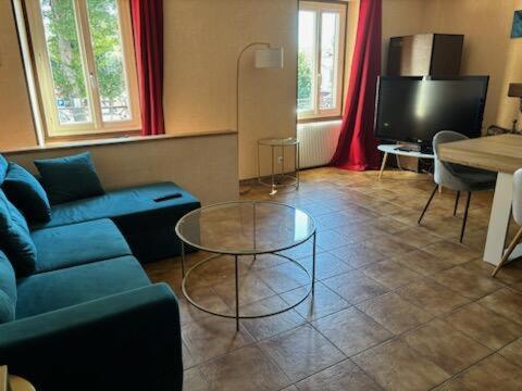 Logis Hotel Restaurant De La Poste Pontgibaud Buitenkant foto
