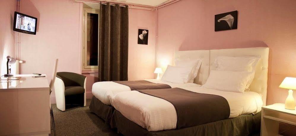 Logis Hotel Restaurant De La Poste Pontgibaud Buitenkant foto