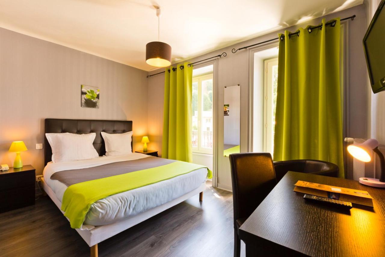 Logis Hotel Restaurant De La Poste Pontgibaud Buitenkant foto