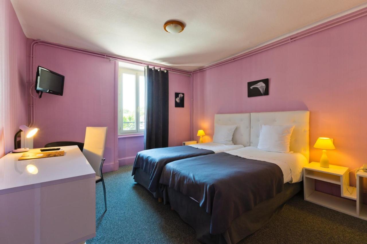 Logis Hotel Restaurant De La Poste Pontgibaud Buitenkant foto