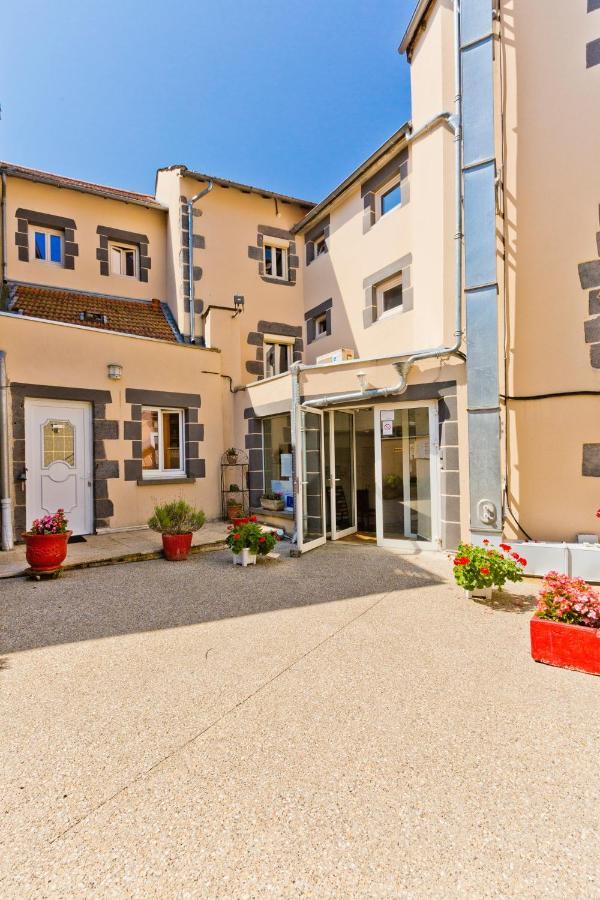 Logis Hotel Restaurant De La Poste Pontgibaud Buitenkant foto